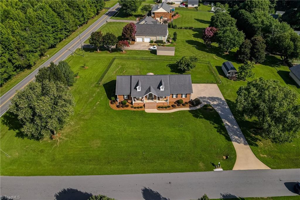 125 Greenturf Drive, Winston-Salem