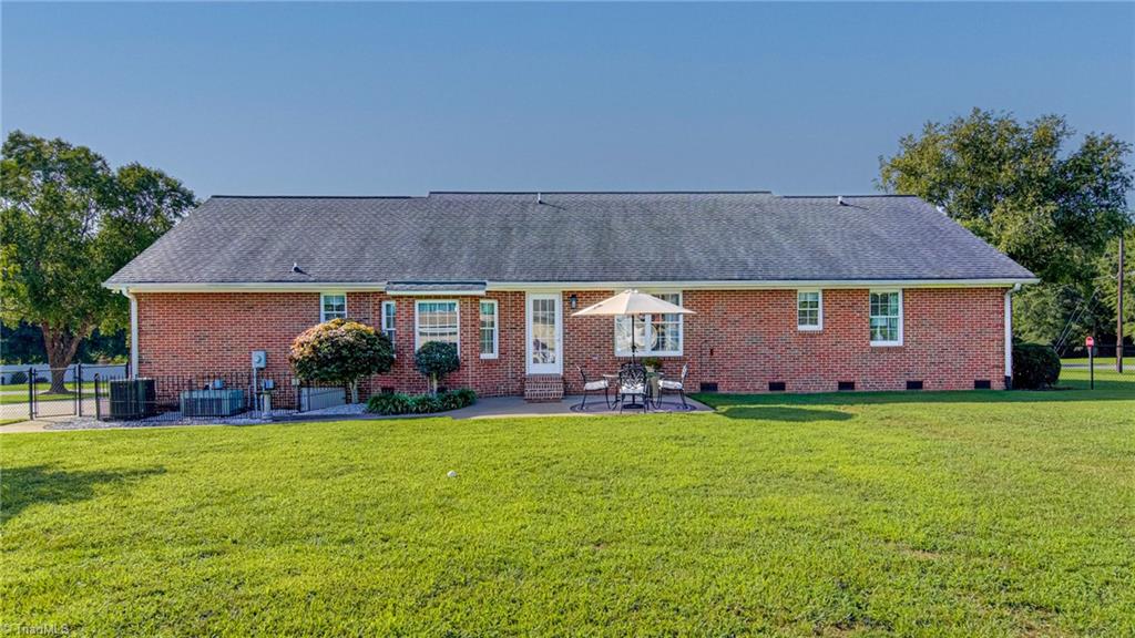 125 Greenturf Drive, Winston-Salem