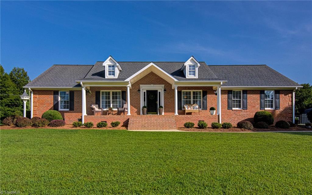 125 Greenturf Drive, Winston-Salem