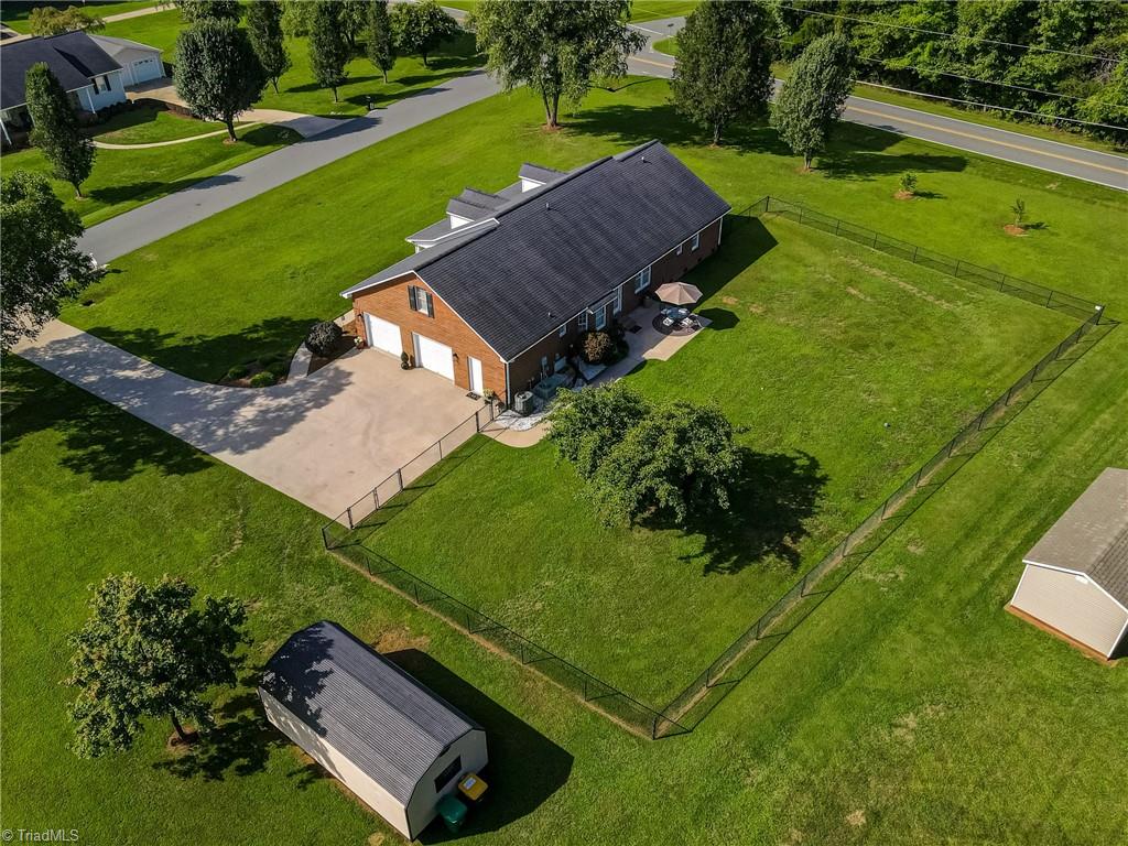 125 Greenturf Drive, Winston-Salem