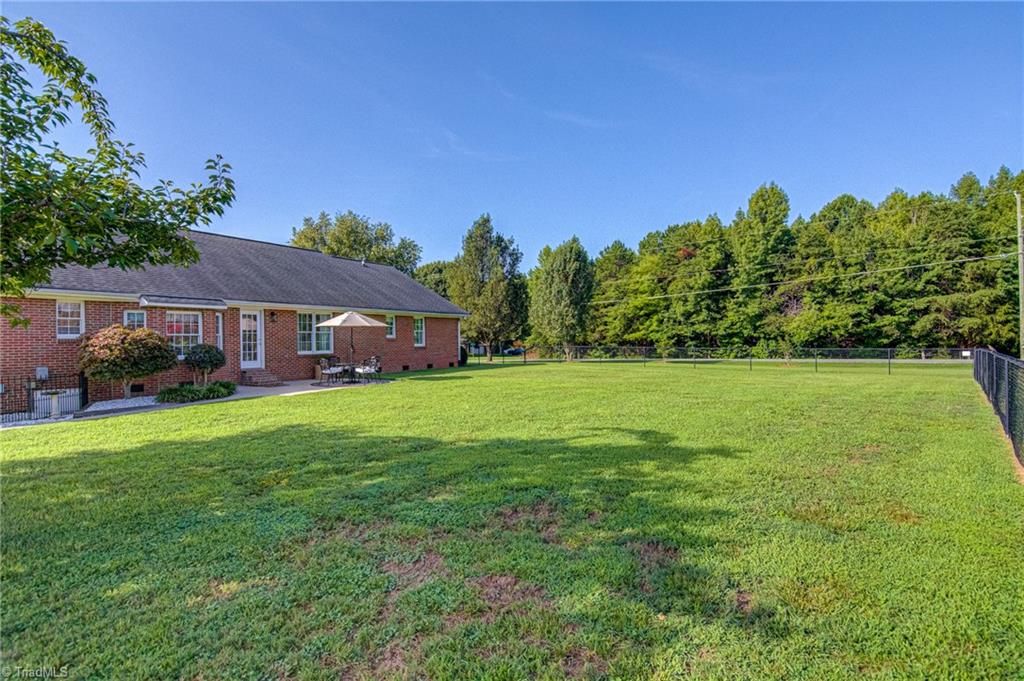 125 Greenturf Drive, Winston-Salem
