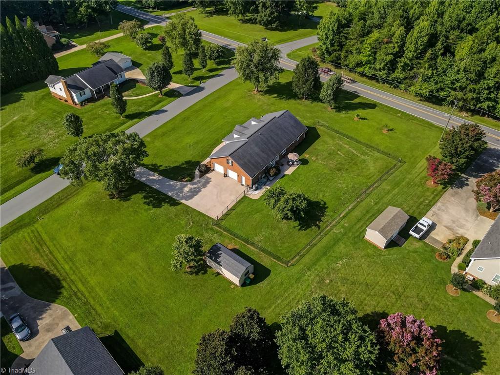 125 Greenturf Drive, Winston-Salem