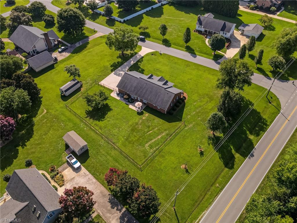 125 Greenturf Drive, Winston-Salem