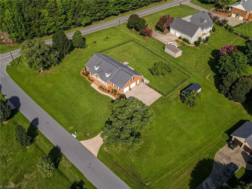 125 Greenturf Drive, Winston-Salem