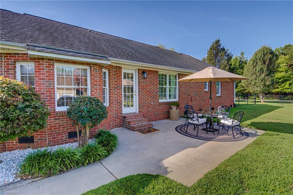 125 Greenturf Drive, Winston-Salem