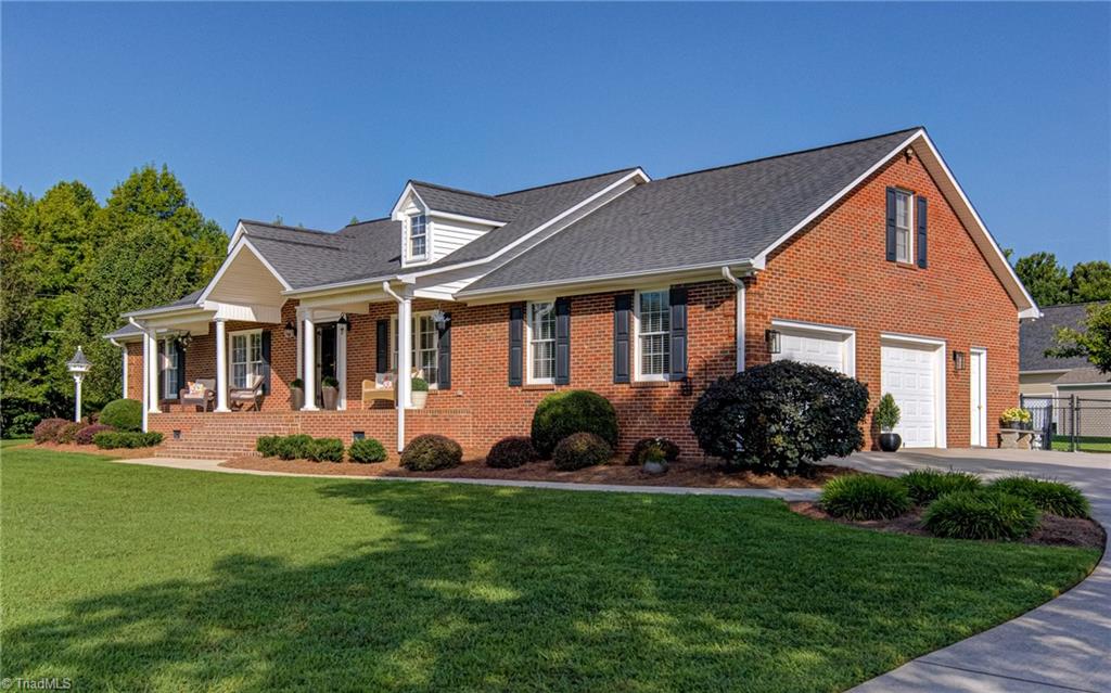 125 Greenturf Drive, Winston-Salem