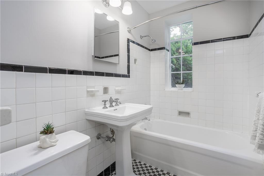 1700 N Elm Street # L2