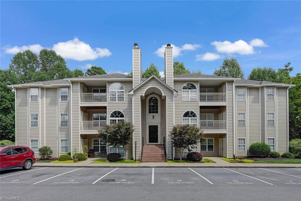6702 W Friendly Avenue # 3H