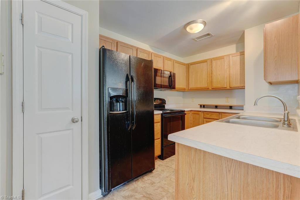 6702 W Friendly Avenue # 3H