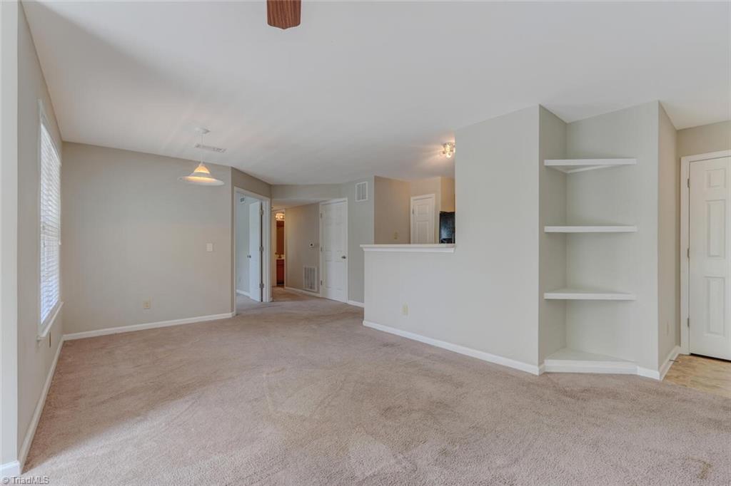 6702 W Friendly Avenue # 3H