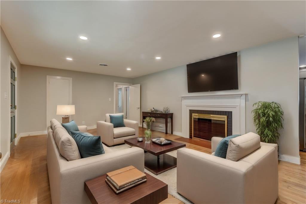 3405 Kirby Drive