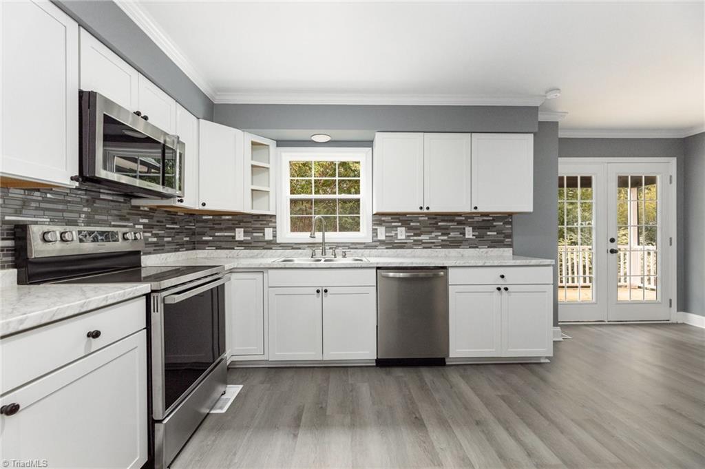 5476 Moravian Heights Lane