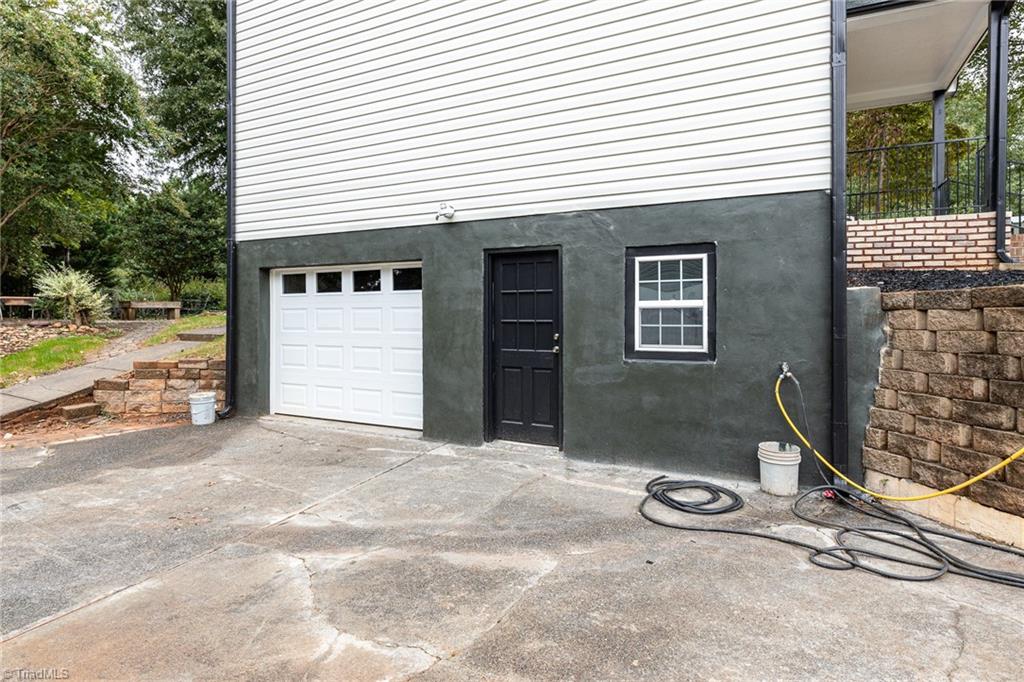 5476 Moravian Heights Lane