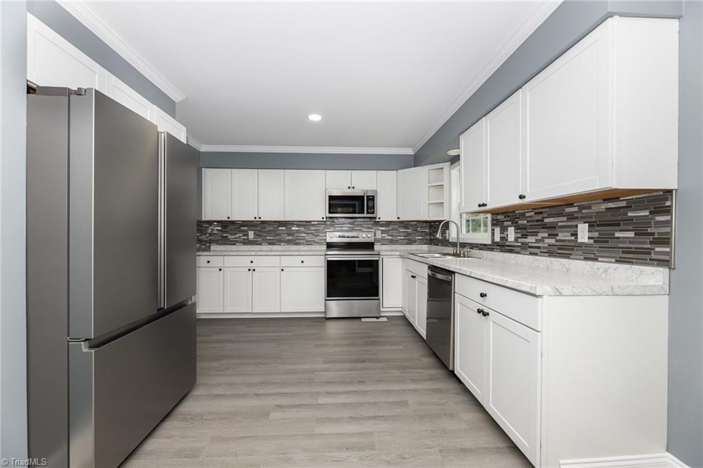 5476 Moravian Heights Lane