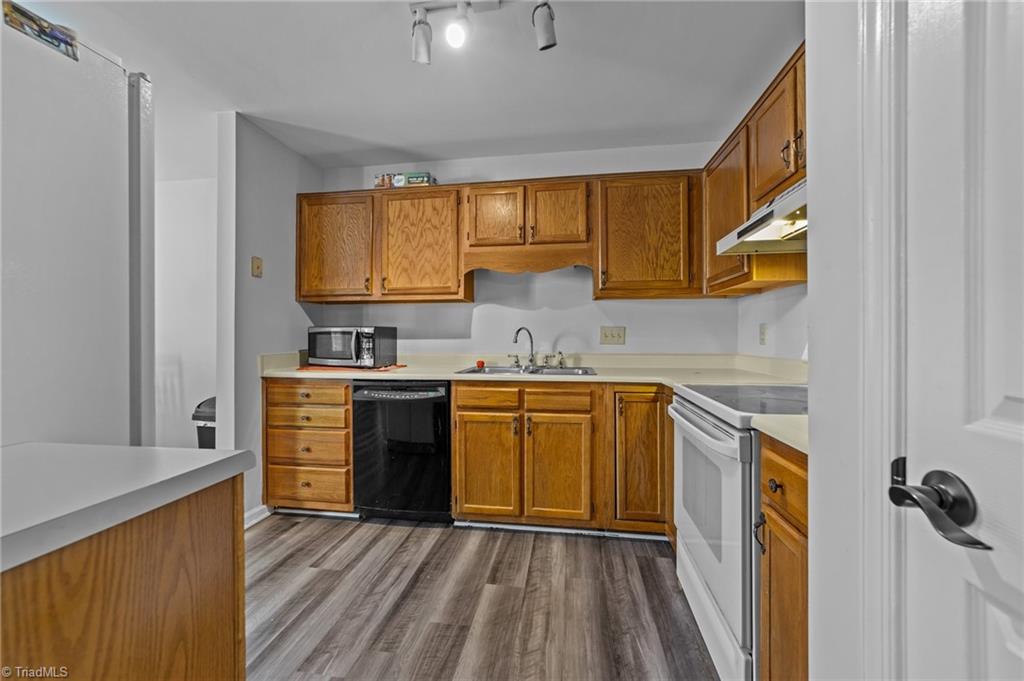 729 Shelby Drive # B