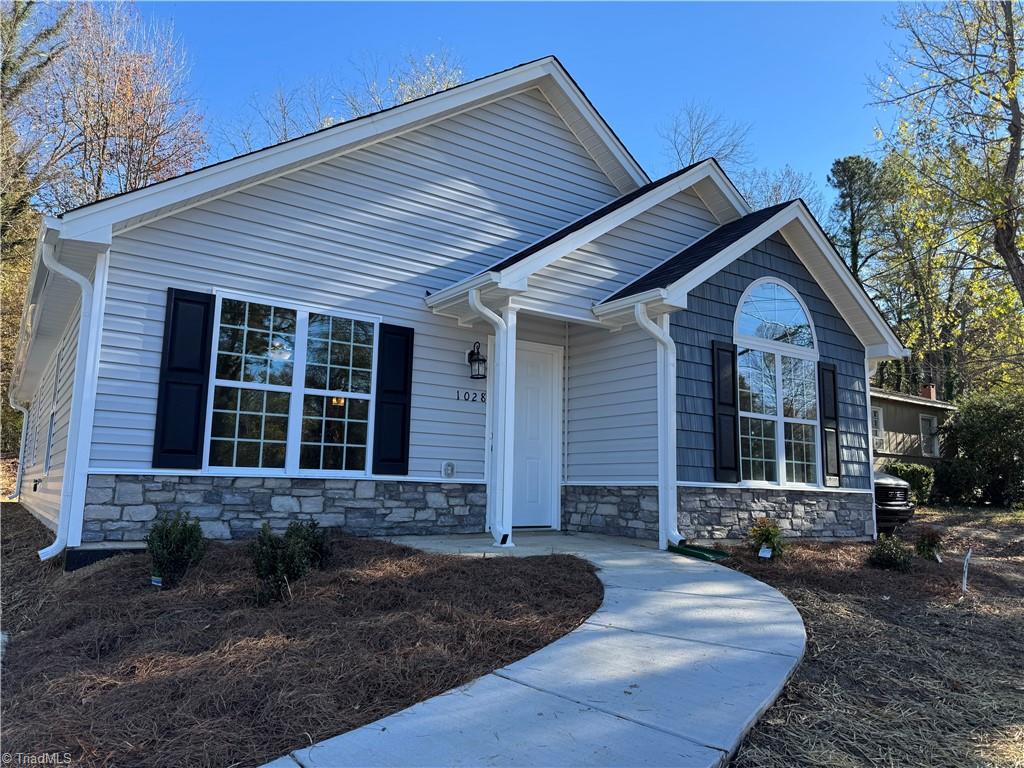 1028 Meadowbrook Boulevard