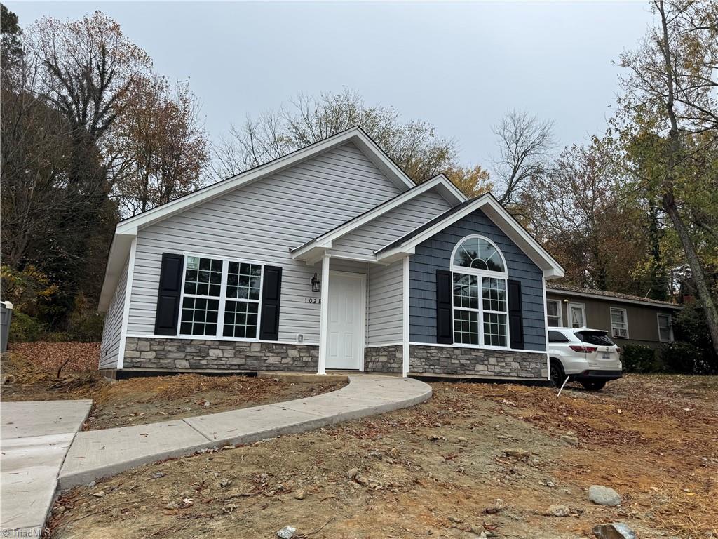 1028 Meadowbrook Boulevard