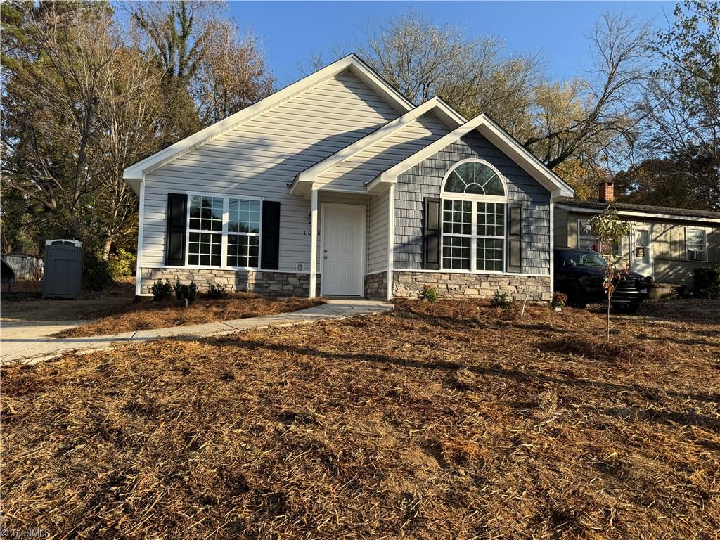 1028 Meadowbrook Boulevard