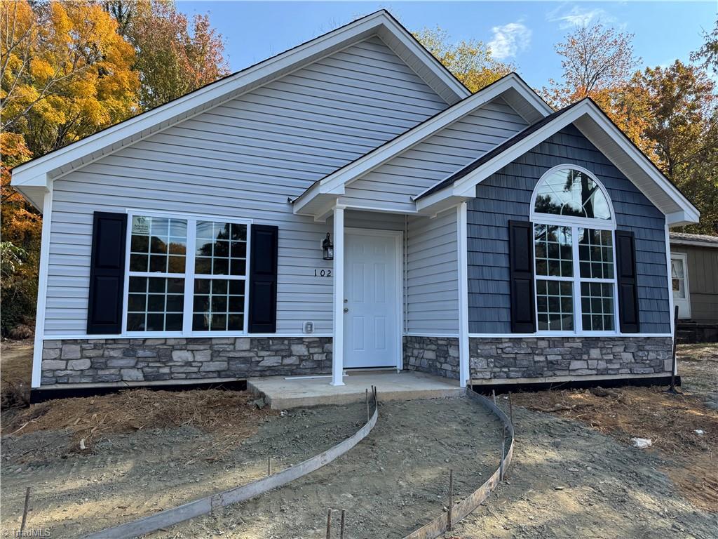 1028 Meadowbrook Boulevard
