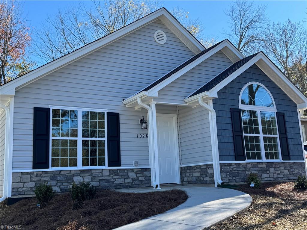 1028 Meadowbrook Boulevard