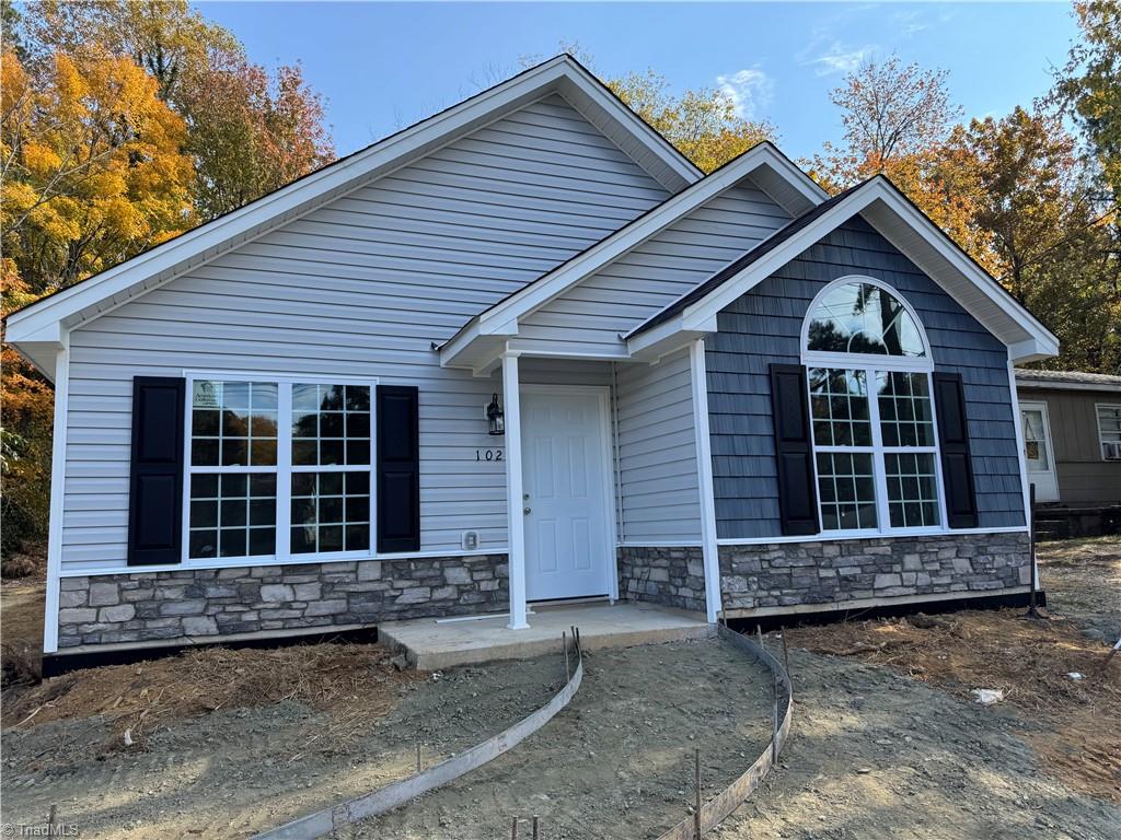 1028 Meadowbrook Boulevard