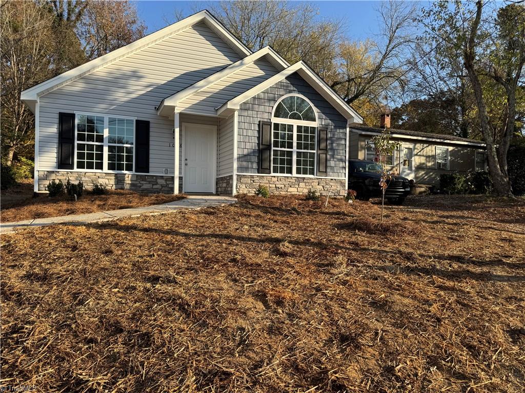 1028 Meadowbrook Boulevard