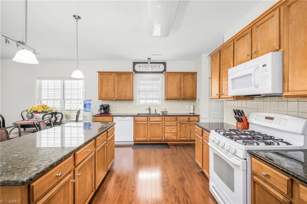 5726 Woodside Forest Trail