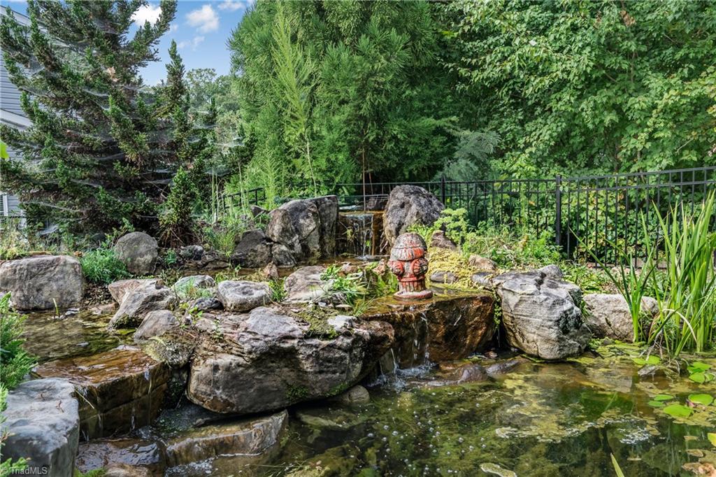 5726 Woodside Forest Trail