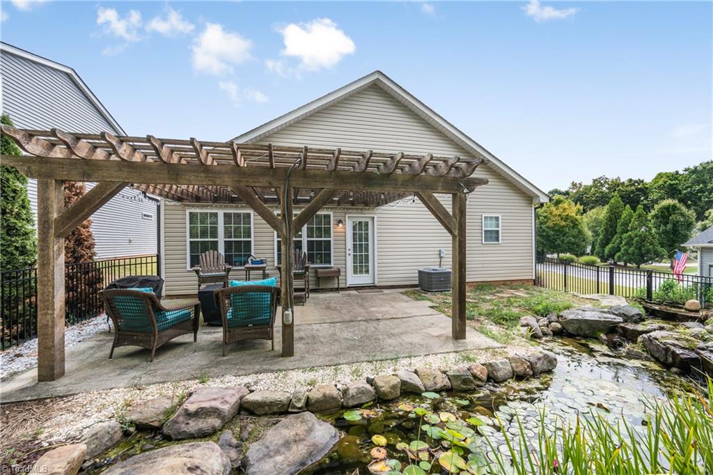 5726 Woodside Forest Trail