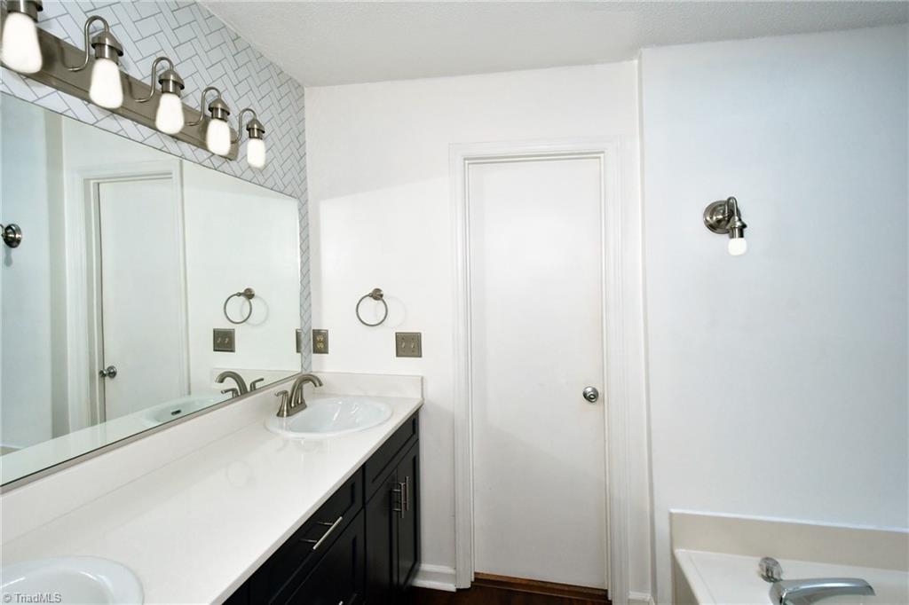 50 Carrisbrooke Lane, Winston-Salem