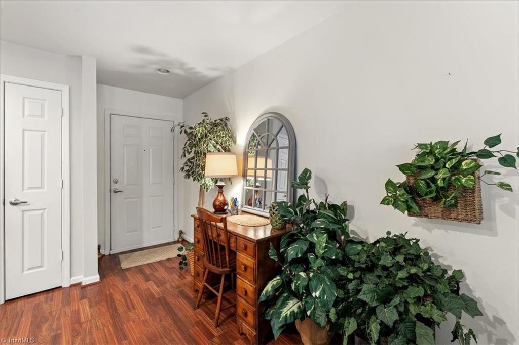 3710 Cotswold Avenue