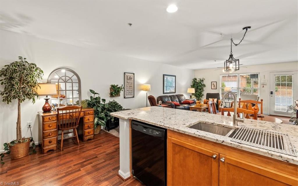 3710 Cotswold Avenue