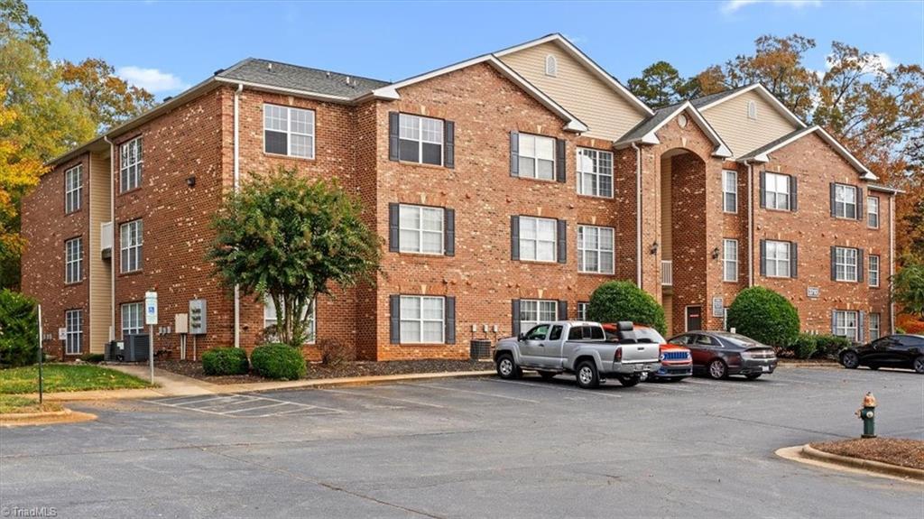 3710 Cotswold Avenue