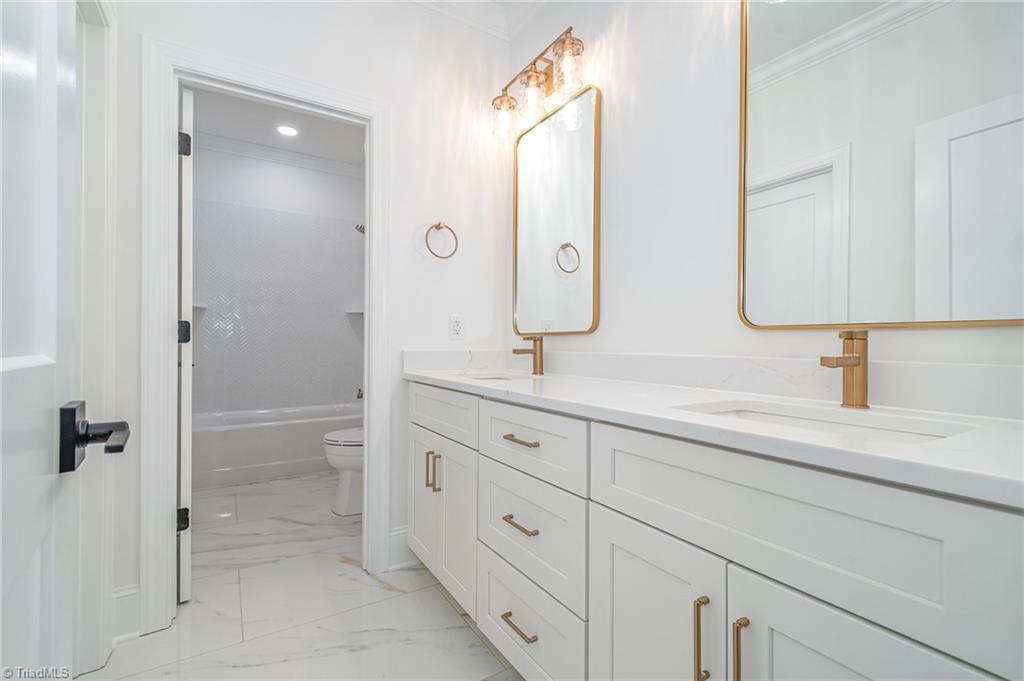 8010 Honkers Hollow Drive