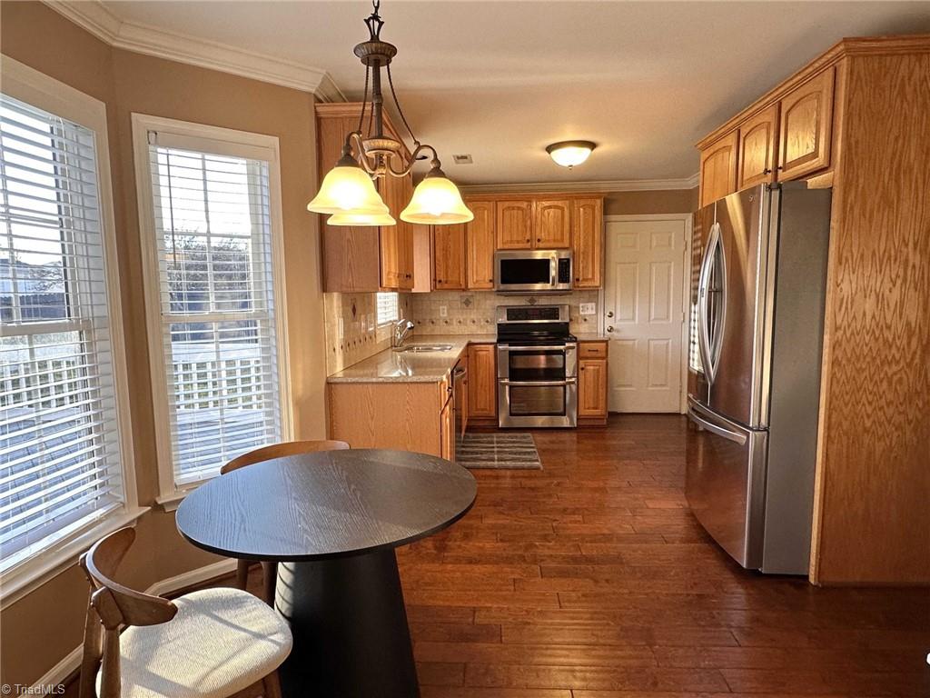 5911 Highland Grove Drive