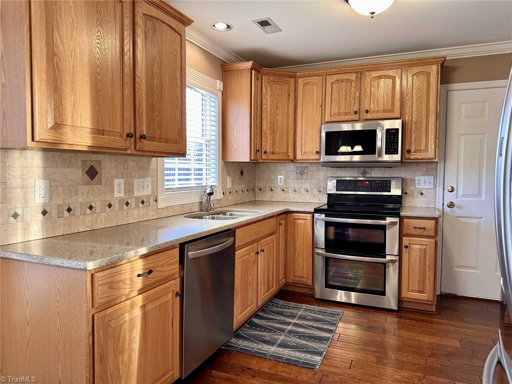 5911 Highland Grove Drive