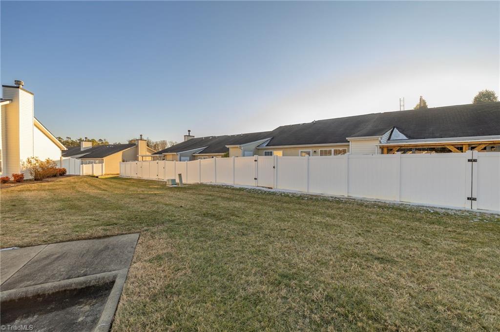 103 Oakmont Circle