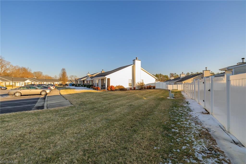103 Oakmont Circle