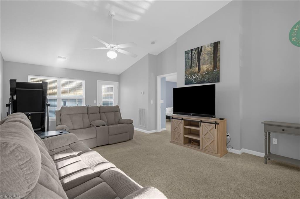 103 Oakmont Circle