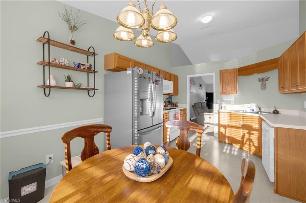 103 Oakmont Circle