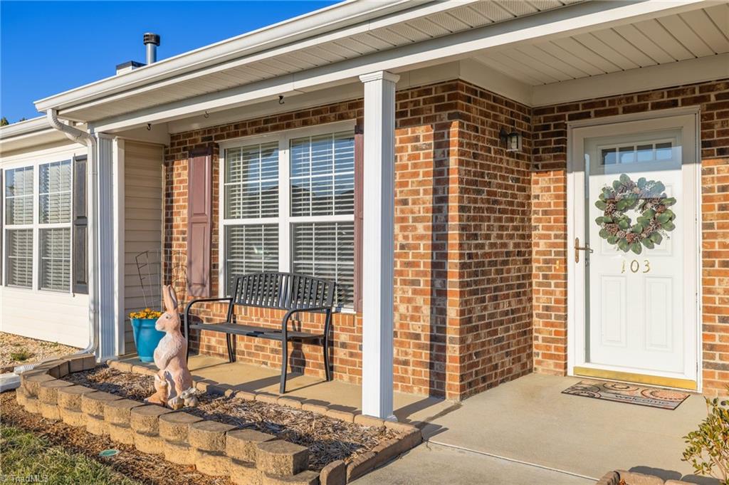 103 Oakmont Circle
