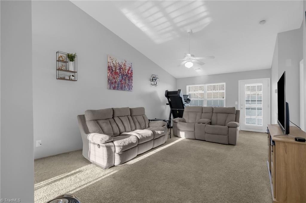 103 Oakmont Circle