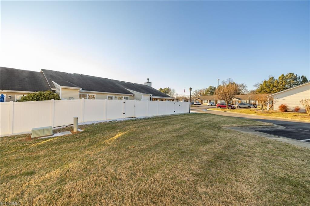 103 Oakmont Circle