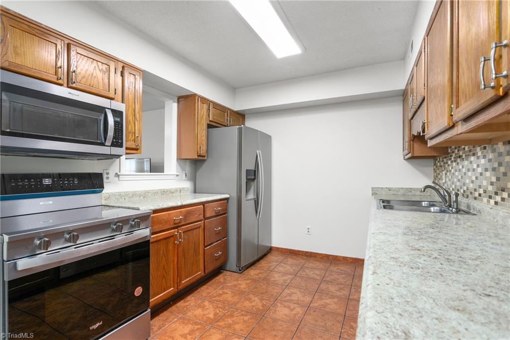 7121 W Friendly Avenue # D