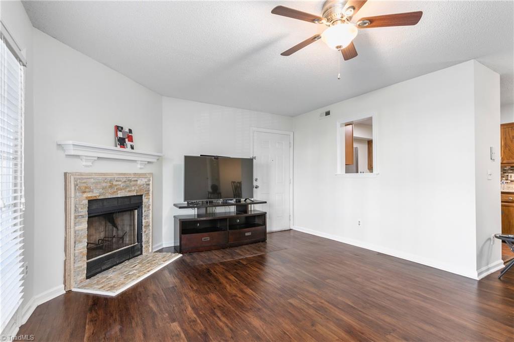 7121 W Friendly Avenue # D