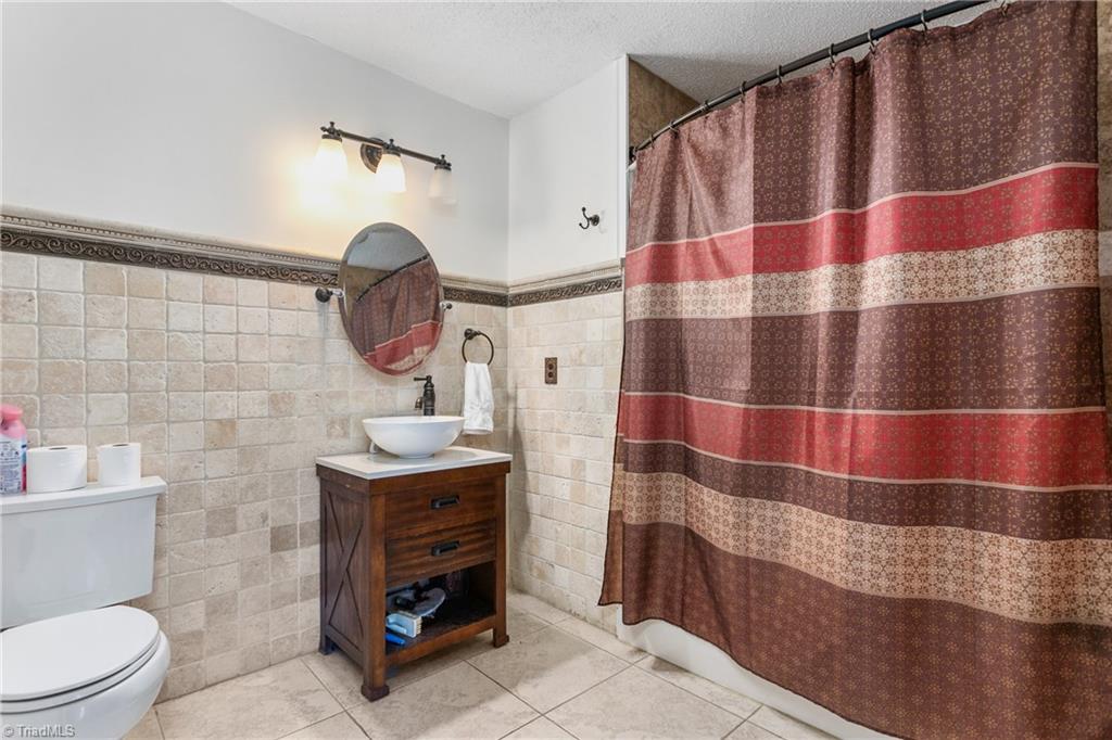 7121 W Friendly Avenue # D