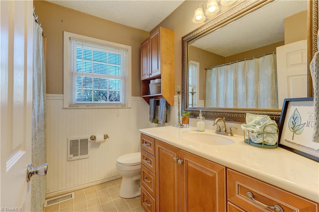 201 W Thomas Drive
