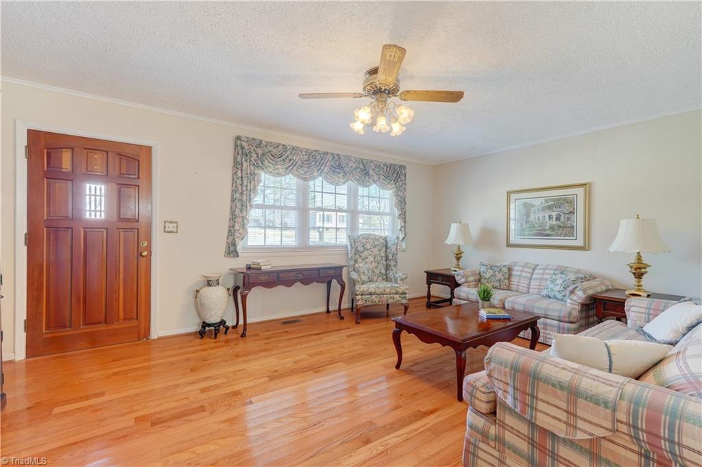 201 W Thomas Drive
