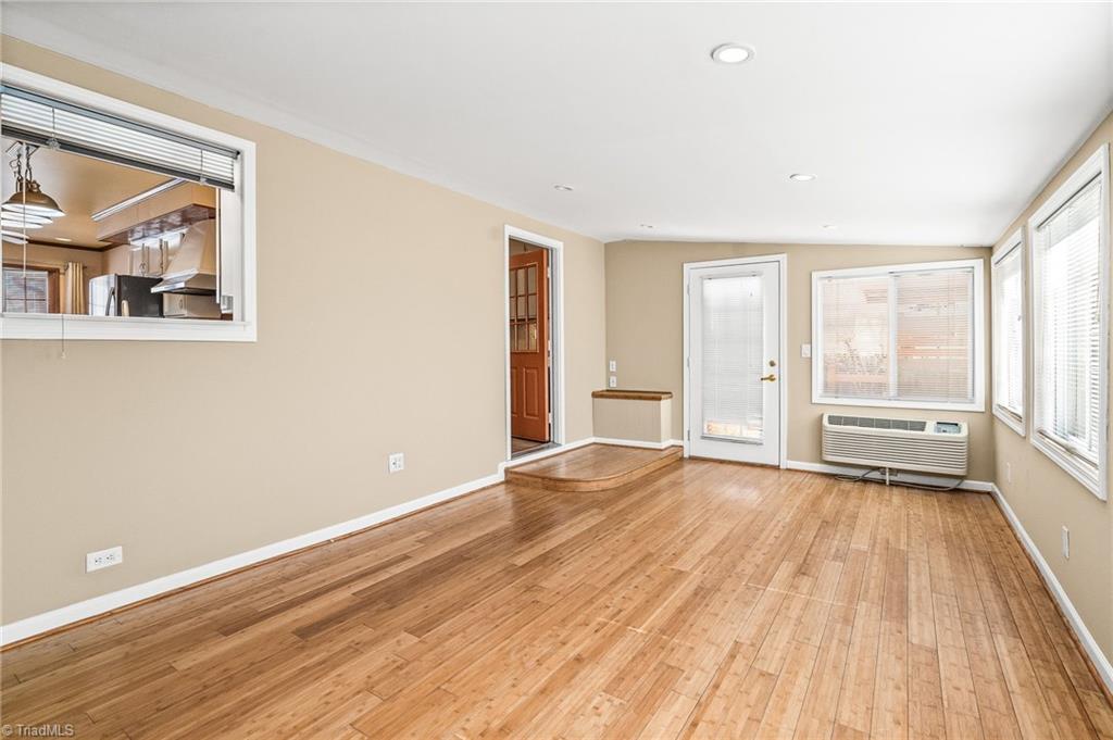 1760 Round Hill Circle