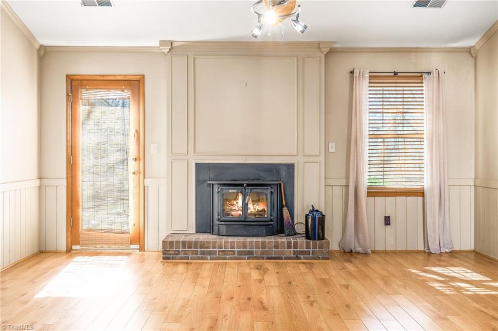 1760 Round Hill Circle